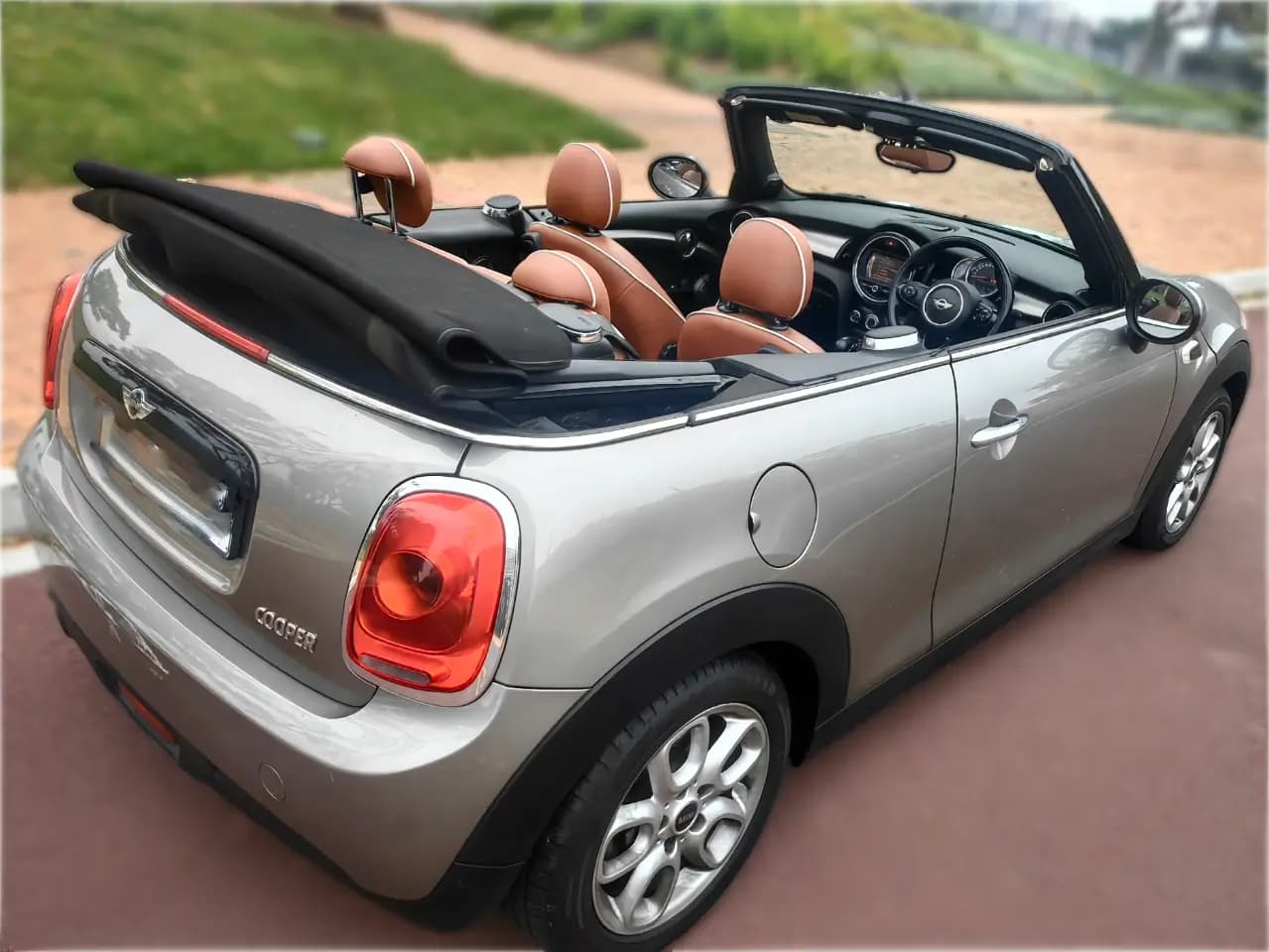 Mini Cooper Convertible - Rear.webp